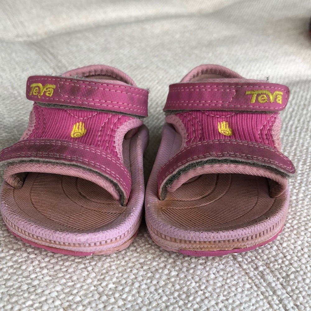 Teva Sandals. Size 2&3. Pink.